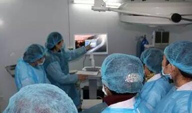 金山科技集团专家就宫腔镜直视人流手术系统的应用与抚州华山医院专家