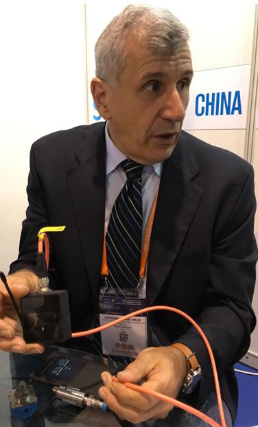 Pressure SensorܲSteve PetrucelliչʾͨǱ