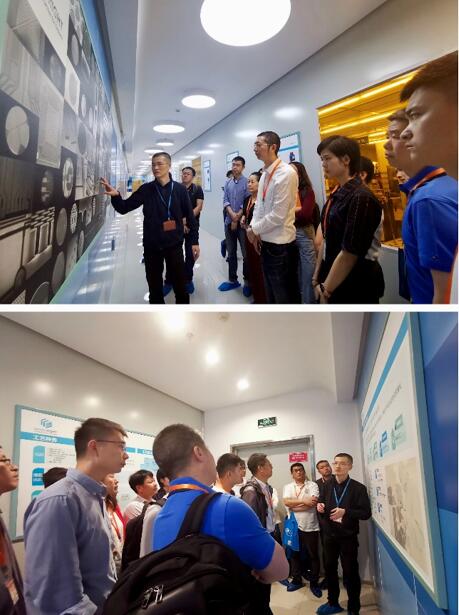 苏州MEMS中试平台的赵成龙经理带领学员参观MEMS制造产线