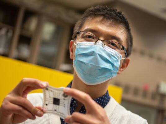 Huanyu “Larry” Cheng及其研发的新型可穿戴医疗传感器