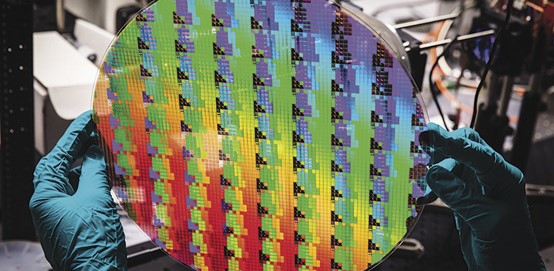 Metalenz的一片12英寸晶圆上包含了5000个超构光学元件