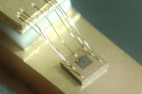 Vector Photonics开发的1瓦1310纳米通信PCSEL