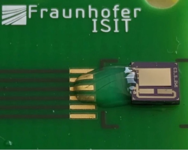 AlScN˫㱡ĤջѹִλPCB԰