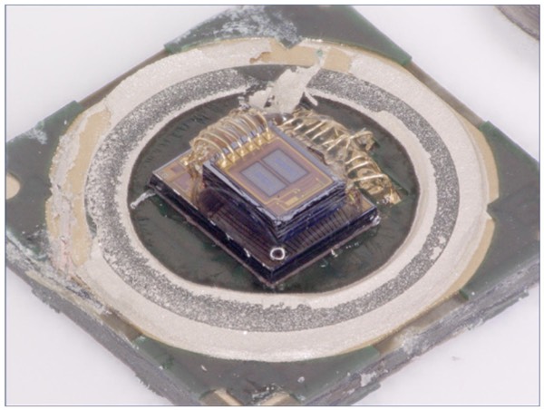 博世MEMS气压传感器BMP585开盖视图