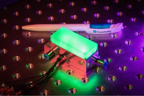 ���ڽ��ʯ�е�NVɫ�ģ�Fraunhofer IAF���������ͼ������Ӵ�����